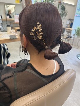 ユートゥイーズ 鎌倉(U too e's) 《U too e's鎌倉》タイトなツインテールアレンジ/金箔アレンジ