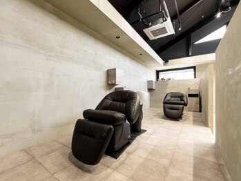 カミファクトリーライン(KAMI factory Rain)の写真/触れたくなるようなうるツヤ髪へ導く、こだわりの厳選トリートメントが自慢のサロンです◎