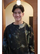 エディ(Edy)&nbsp;メンズセンターパートフェザーパーマ刈り上げ眉カット韓国ヘア