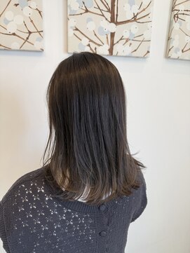 ジジ チーク 栃木(Gigi cheek) イルミナカラーでつくる透明感オリーブ