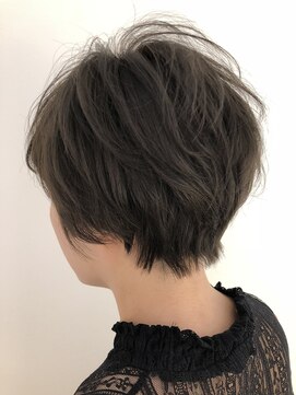スピンヘアワークス(Spin Hair Works) スモーキーショートボブ