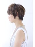 ことりベージュネイビーカラー毛先パーマ小顔ワンサイドショート
