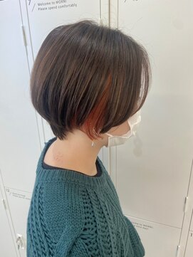 モルニ(MORNI) インナーカラー_マロンベージュ Aラインボブ かきあげ
