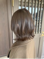 カプロ キャトル(Capullo de Quatre)&nbsp;【Capullo de Quatre】くびれ外はねミディアムロブ