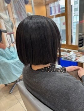 スタジオ アルファプラス 日暮里店(studio α+) ステップボーンカットカットボブショートハイライト白髪ぼかし