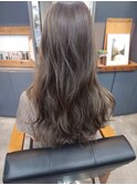 ふんわり揺れる 透明感たっぷりのグレージュウェーブ