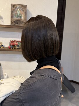 カルマンド(Calmando) 赤みの少ないオリーブベージュカラー