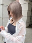 ハイトーンカラーグレーベージュ小顔カット切りっぱなしボブ人気