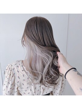 サイ アオヤマ(sai AOYAMA) イヤリングカラー/ホワイティグレージュ/チャコールグレー