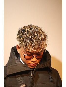 オーディナリーバーバープレース(Ordinary Barber Place) 高円寺/スペインカール/金髪メッシュ/スキンフェード