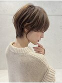 ミルクティーベージュ前髪あり大人ショート