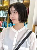 長めシースルー流し前髪　ぱつっとボブ/