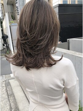 エイゾー(EIZO) ハイライトくびれセミディ