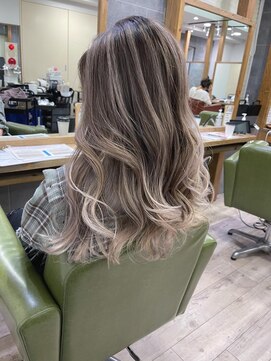 ジゼル(gisele) (稲毛)オンブレ×パールグレージュ