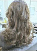 オリーブベージュ
