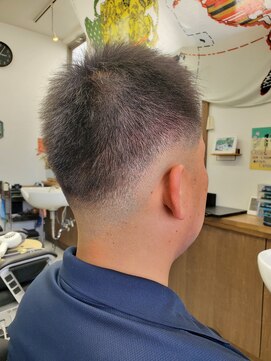 バーバースマイルケーアンドケー(BARBER SMILE K&K) メンズフェードショート