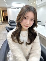 前髪ありこなれミディイメチェンウェーブパーマアンブレラカラー