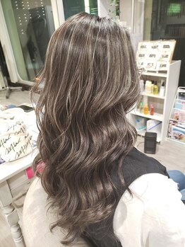 ヘアー アンド アイラッシュ エム(Hair EYELASH EX M)の写真/経験豊富な技術力とおもてなし力の高い空間づくりで、日々を頑張る大人女性の自分時間を充実したものに◇