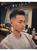 2082黒髪フェザーショートフェード刈り上げショートバーバー