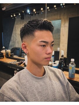 ビンゴ(BINGO) 2082黒髪フェザーショートフェード刈り上げショートバーバー