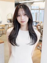 オルセン(OLSEN)&nbsp;ロングレイヤー/ロング/20代/顔周り/ブラウンベージュ/ゆる巻き