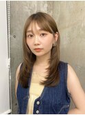 ミディアムレイヤー　内巻き　ベージュ　暖色　似合わせカット