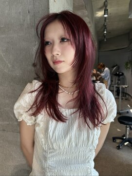 カート バイ デコ(Kurt by DECO) シャギーレイヤーとブリーチ無しチェリーレッド　英心