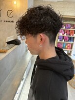 クレールバイケンジ(Claire by KENJE)&nbsp;ツーブロ／フェザーパーマ／ニュアンスパーマ／センターパート