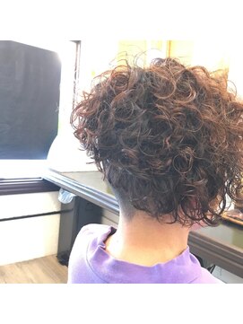 キュー ヘアー(Queue hair) アシンメトリーパーマ