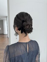 ザック ヴィ(ZACC  vie)&nbsp;きゅっとまとめたシニヨンアレンジ