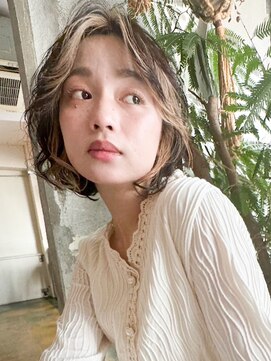 ノラ ウメダ(NORA UMEDA) レイヤーロングワンカール姫カットシアーカラーセミディ