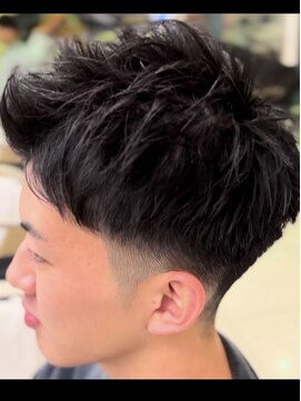 イントウキョウ フレスポ御所野店(IN TOKYO) フェザーショート+ツーブロック