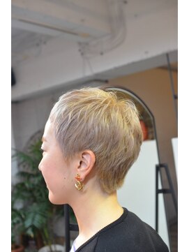 ベリーショートにベージュカラー！