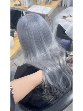 スリー 横浜(THREE) ホワイトシルバー