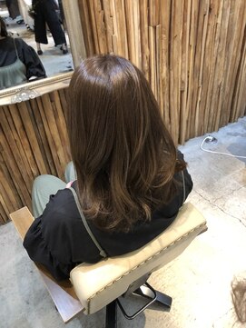 リゴッツ ドゥア プトゥリ(Regottz dua putri) ベージュ