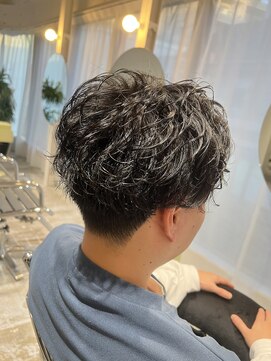 ストレータ バイ マリオ(Strata by mario) 【mami】センターパート×スパイラルパーマ