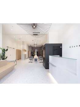 洗練された大人女性が足しげく通う解放感溢れるリラックス空間◎"あなたの美"を内側から引きだします。