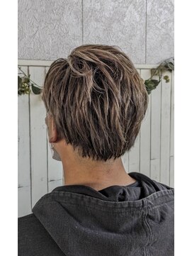 美容室 M ショートハイライト