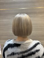 ラビス クローバー(Lovis clover)&nbsp;イメチェンヘアスタイル　ハッシュカット　フルバング