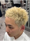 ハイトーンとも相性の良いスパイキーショートスタイル