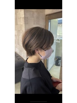 プラグ ヘアーデザイン 老司店(PLUG hair design) 脱白髪染めカラー×ショートヘア