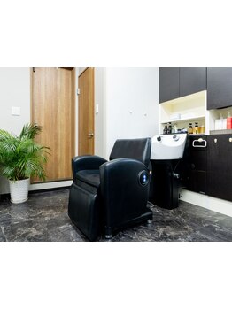 【柔らかくふんわり揺れる髪へ】女性らしさを引き立てるナチュラルパーマスタイルが人気の秘訣◎