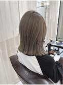 切りっぱなしボブ　グレージュ　透明感