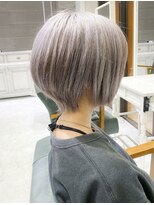 デイズ(days)&nbsp;大人可愛い耳掛けショートボブ×ダブルカラー