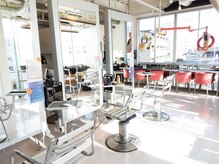 メイキインフイツクスアルフア(makin Fix alpha)の雰囲気(洗練されたオシャレな店内で最高のスタイルに◎韓国風カット)