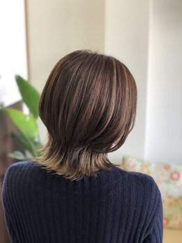 美容室 彩華の写真/半個室のセット面で落ち着く空間☆ダメージレスで扱いやすく理想の髪色へ導く！
