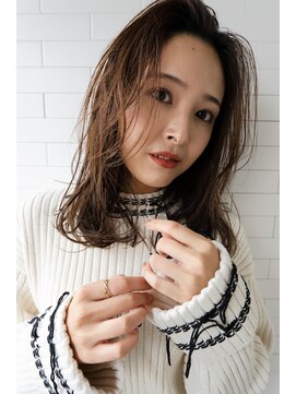 サングース(Sungoose) Sungoose カーキグレージュ大人かわいいフェザーバング