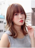 鎖骨ミディアム外ハネレイヤー