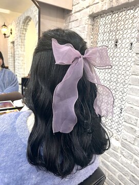 ルクスバイアフィナー(Luxo by Afinar) ブルーブラック×ハーフアップ