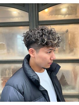 スカイウィズサロンヴィレッジ(Sky with SALON VILLAGE) 似合わせカットとデザインパーマで作る外国人風スペインカール